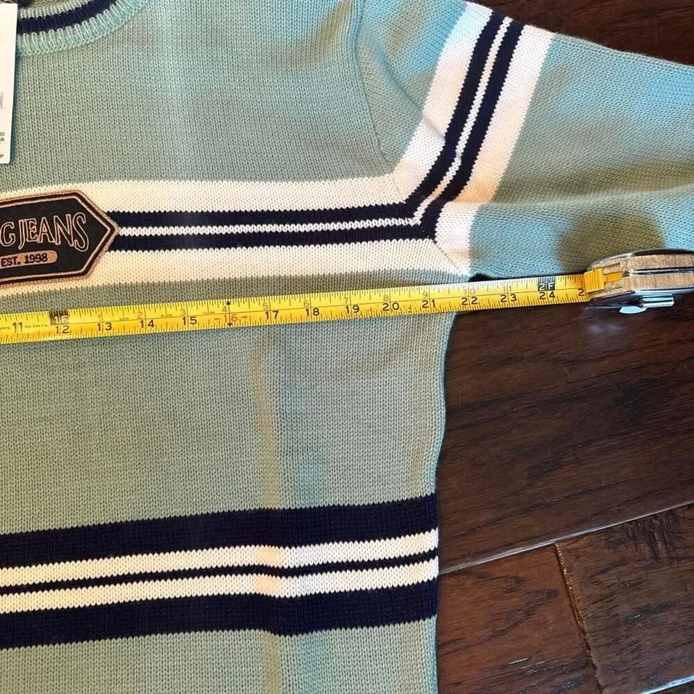BDG Men's sweater size Medium- NWT